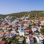 Vila Julian With A Heated Pool *