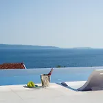 Villa Julian With A Heated Pool *