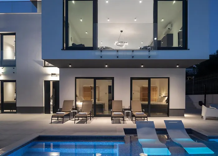 Villa Julian With A Heated Pool Traù