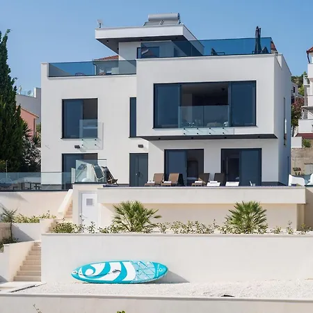 Villa Julian With A Heated Pool *
