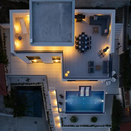 Villa Julian With A Heated Pool *