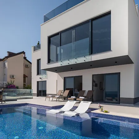 Julian With A Heated Pool Villa Trogir