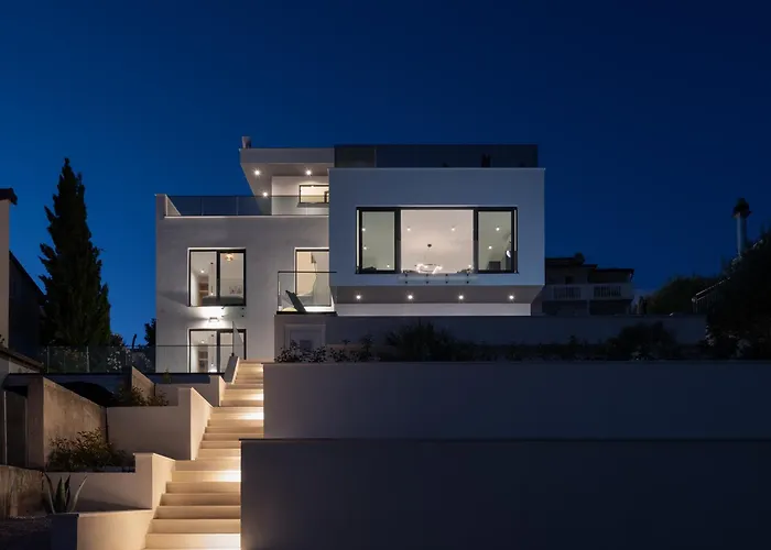 Villa Julian With A Heated Pool