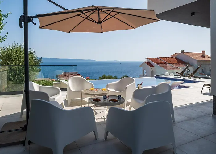 Villa Julian With A Heated Pool