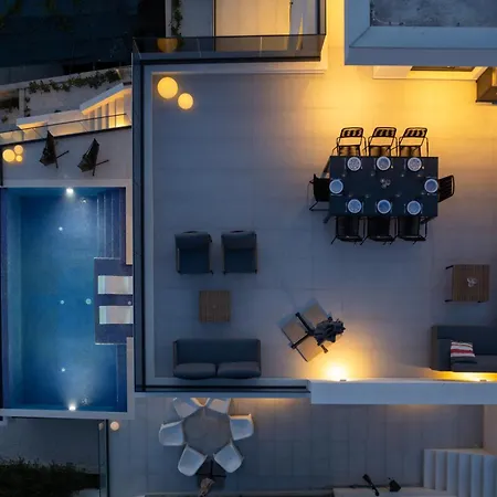 Julian With A Heated Pool * טרוגיר
